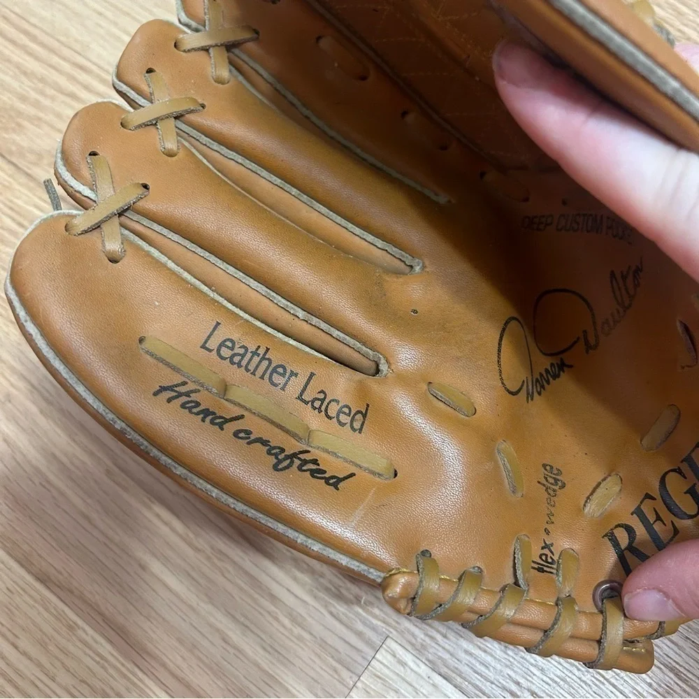 Regal Sports Youth Baseball Glove Darren Daulton Left 10” Leather Laced